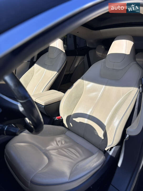 Лифтбек Tesla Model S 2014 в Ужгороде