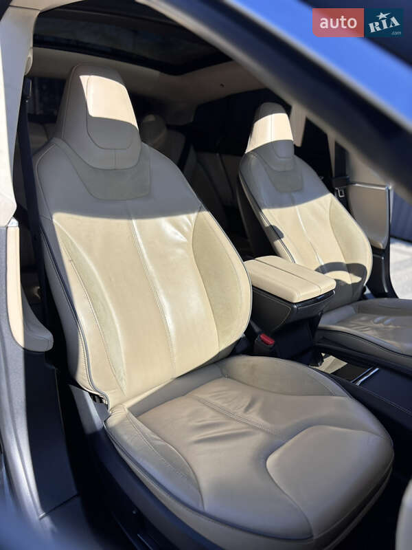 Лифтбек Tesla Model S 2014 в Ужгороде