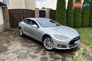 Лифтбек Tesla Model S 2015 в 