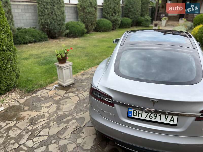Лифтбек Tesla Model S 2015 в Одессе