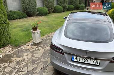 Лифтбек Tesla Model S 2015 в 