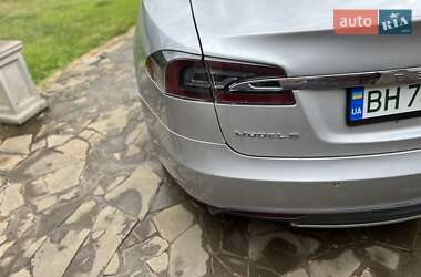 Лифтбек Tesla Model S 2015 в 