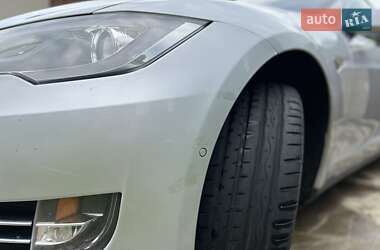 Лифтбек Tesla Model S 2015 в 