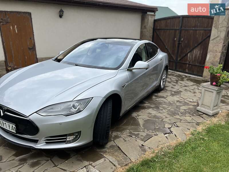 Лифтбек Tesla Model S 2015 в Одессе
