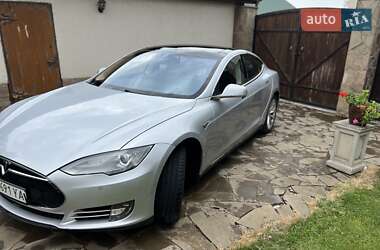 Лифтбек Tesla Model S 2015 в 