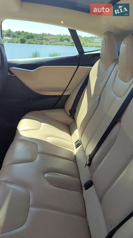 Лифтбек Tesla Model S 2016 в Кагарлыке