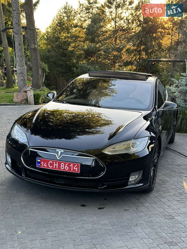 Лифтбек Tesla Model S 2015 в Луцке