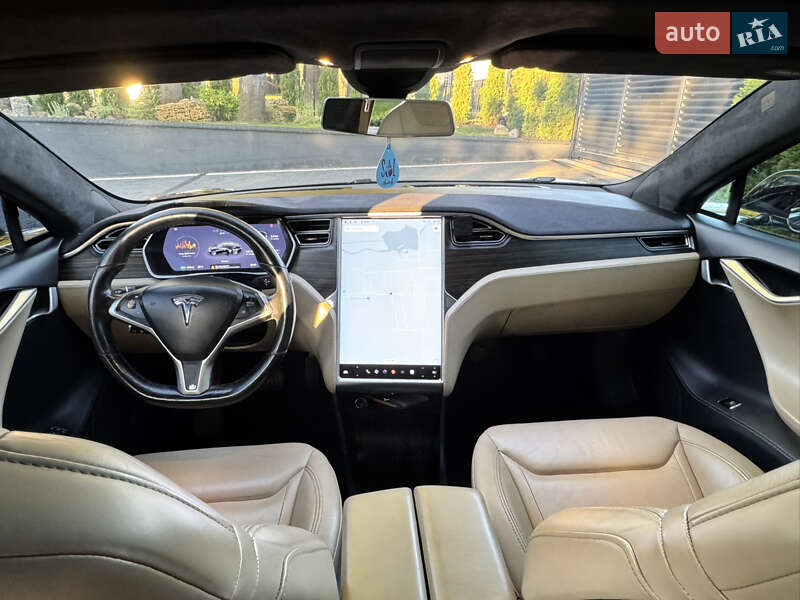 Лифтбек Tesla Model S 2015 в Луцке