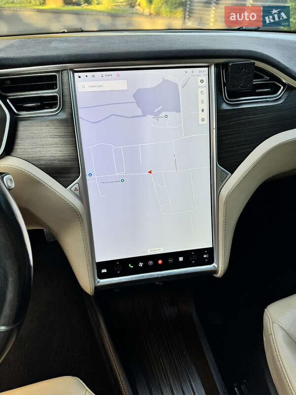 Лифтбек Tesla Model S 2015 в Луцке