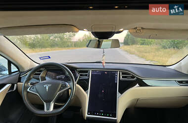 Лифтбек Tesla Model S 2015 в 
