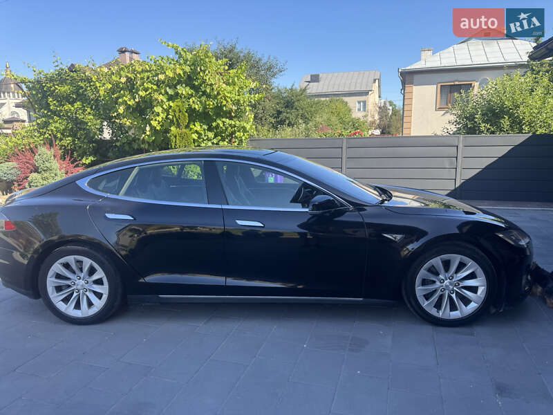 Ліфтбек Tesla Model S 2015 в Івано-Франківську