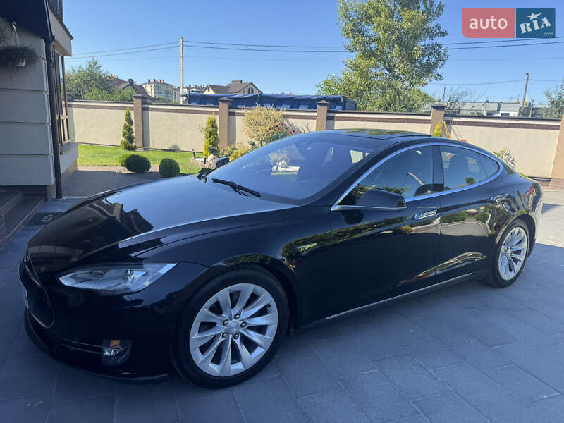 Ліфтбек Tesla Model S 2015 в Івано-Франківську