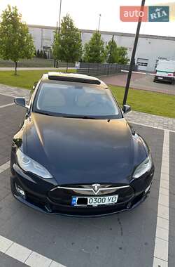 Лифтбек Tesla Model S 2013 в 