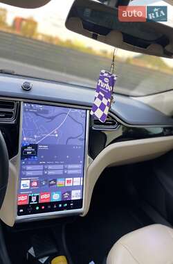 Лифтбек Tesla Model S 2013 в 