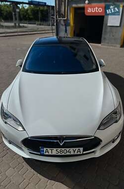 Лифтбек Tesla Model S 2015 в Ивано-Франковске