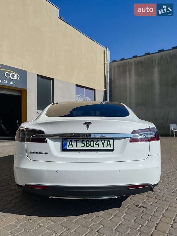 Ліфтбек Tesla Model S 2015 в Івано-Франківську