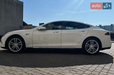 Лифтбек Tesla Model S 2015 в 