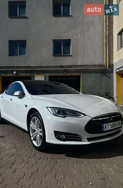 Лифтбек Tesla Model S 2015 в 