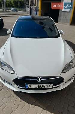 Лифтбек Tesla Model S 2015 в 