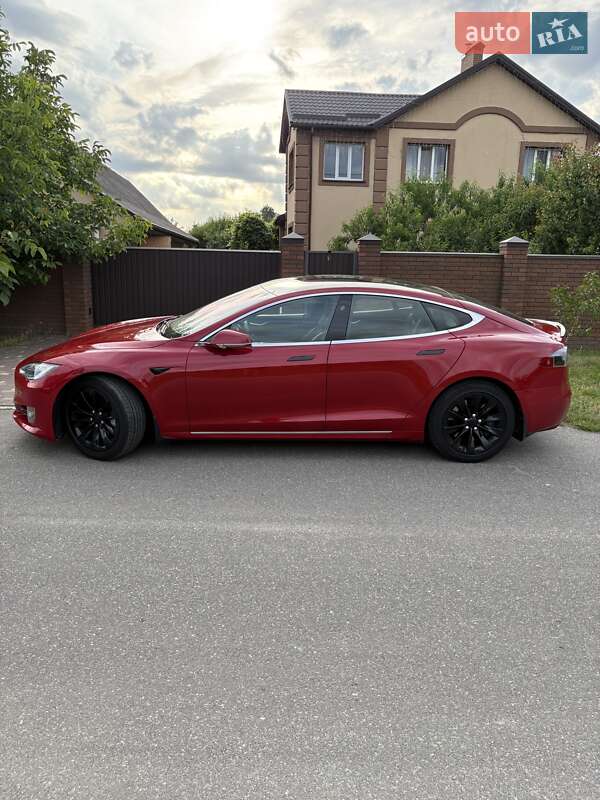 Лифтбек Tesla Model S 2018 в Киеве