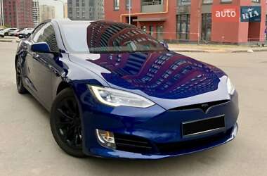 Ліфтбек Tesla Model S 2017 в Львові