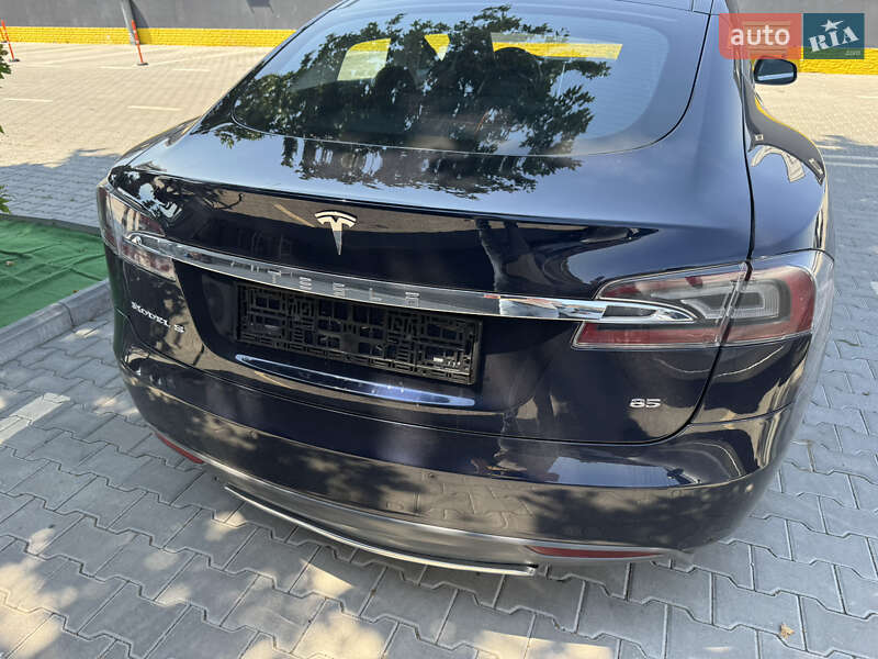 Ліфтбек Tesla Model S 2014 в Одесі