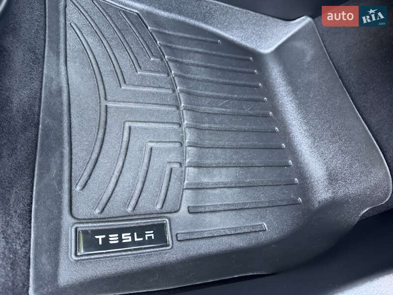 Ліфтбек Tesla Model S 2014 в Одесі