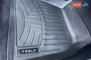 Лифтбек Tesla Model S 2014 в 