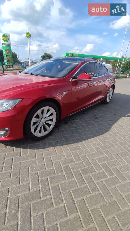 Лифтбек Tesla Model S 2013 в 