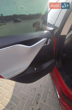 Лифтбек Tesla Model S 2013 в 