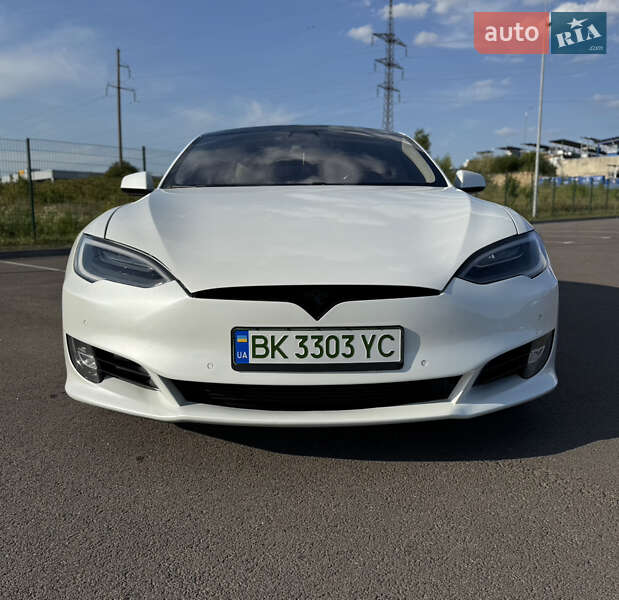 Ліфтбек Tesla Model S 2017 в Рівному