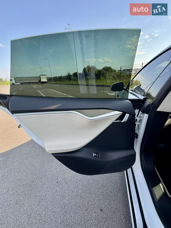 Ліфтбек Tesla Model S 2017 в Рівному