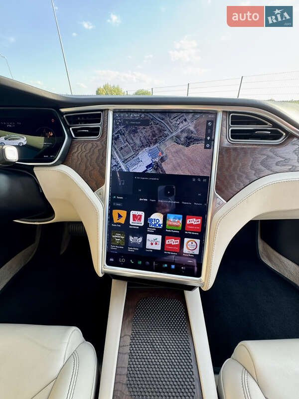 Ліфтбек Tesla Model S 2017 в Рівному