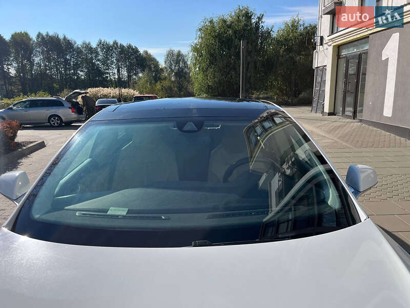 Ліфтбек Tesla Model S 2015 в Києві