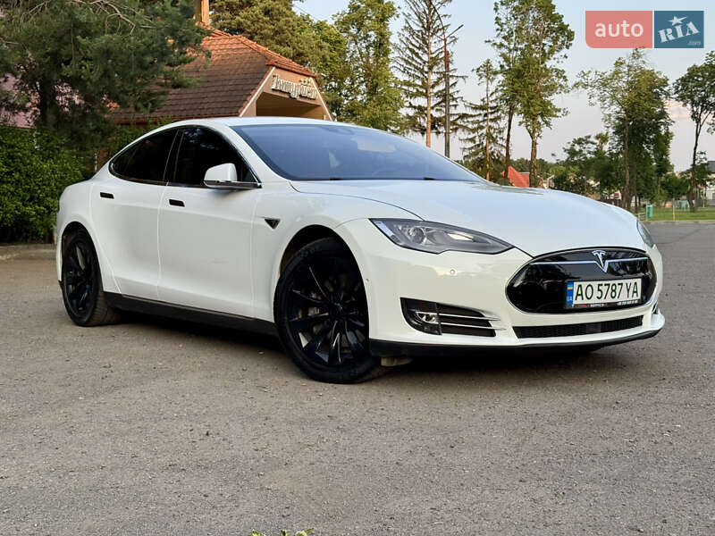 Tesla Model S 2015