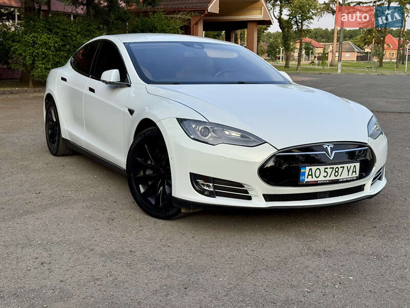 Ліфтбек Tesla Model S 2015 в Мукачевому