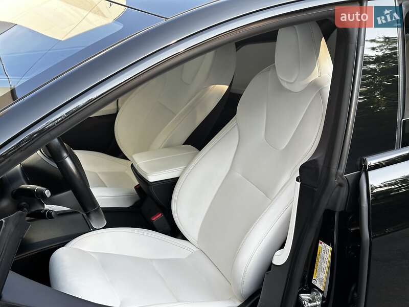 Лифтбек Tesla Model S 2020 в Киеве