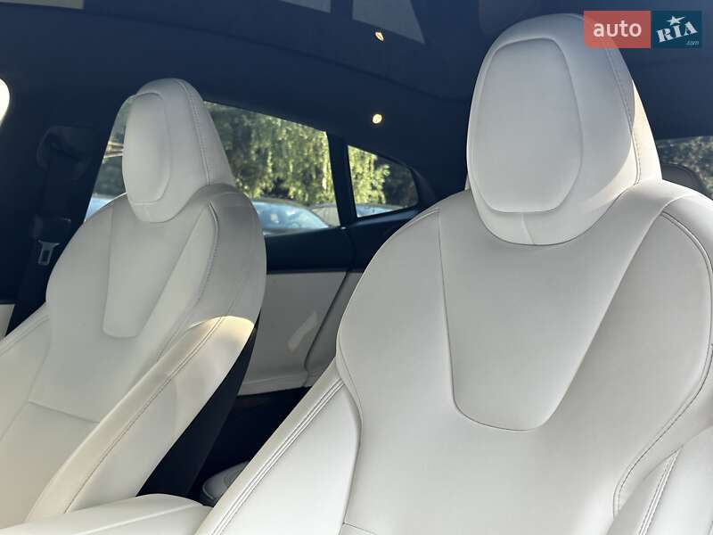 Лифтбек Tesla Model S 2020 в Киеве