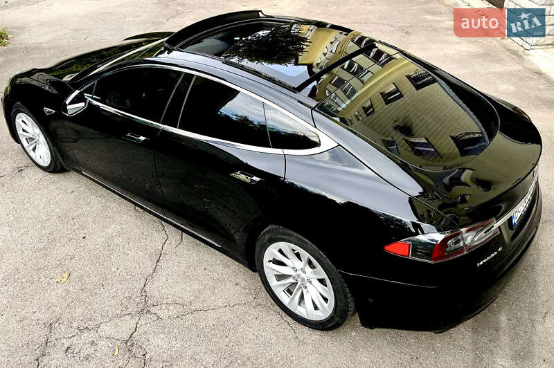 Ліфтбек Tesla Model S 2016 в Львові