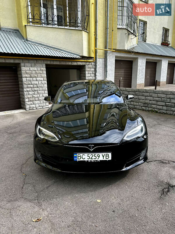 Ліфтбек Tesla Model S 2016 в Львові