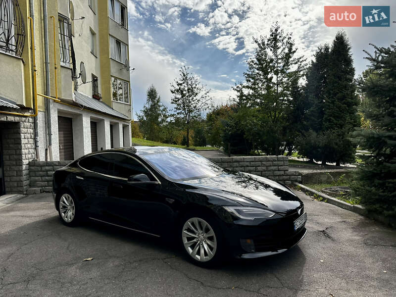 Ліфтбек Tesla Model S 2016 в Львові