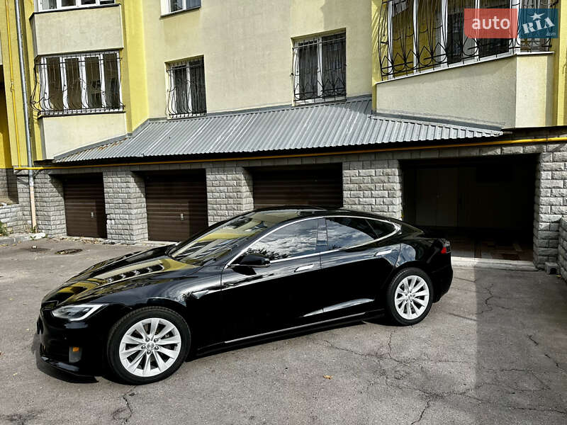 Ліфтбек Tesla Model S 2016 в Львові
