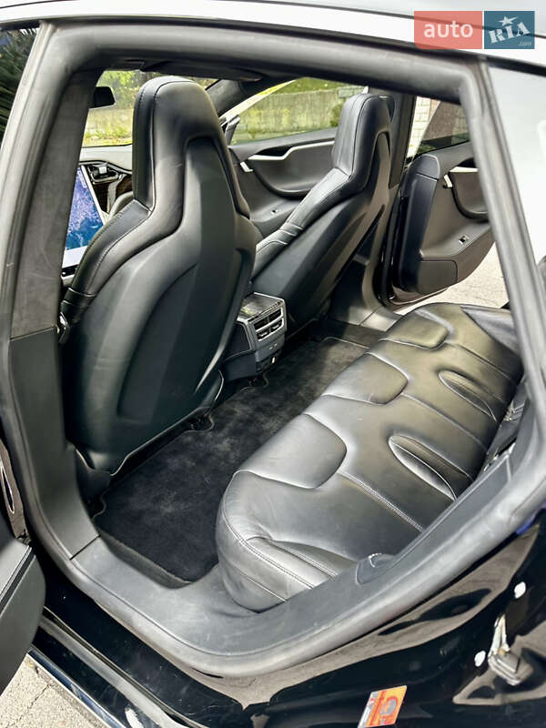 Ліфтбек Tesla Model S 2016 в Львові