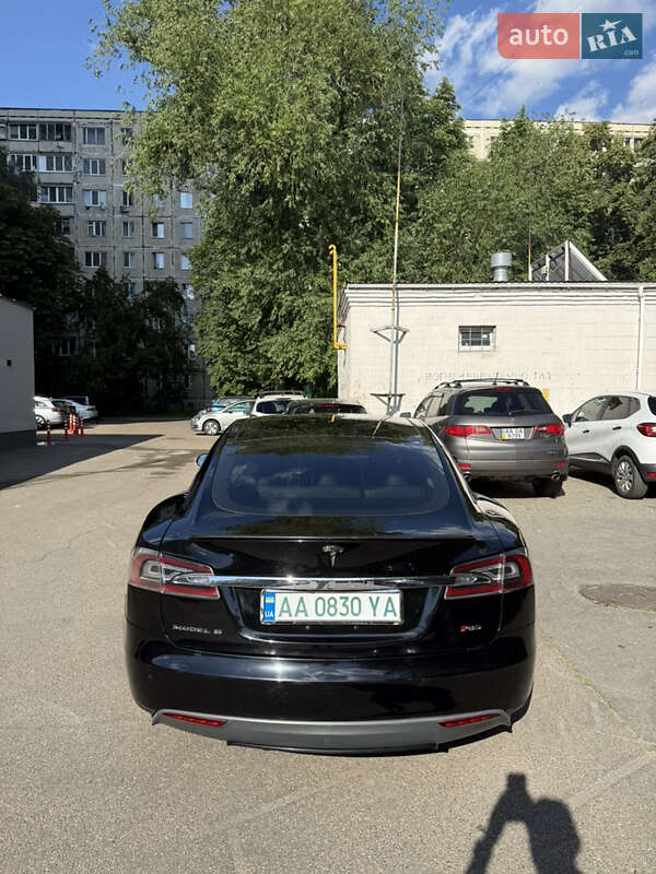 Ліфтбек Tesla Model S 2013 в Києві