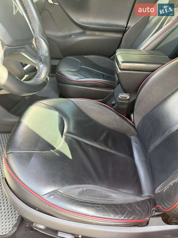 Ліфтбек Tesla Model S 2013 в Києві