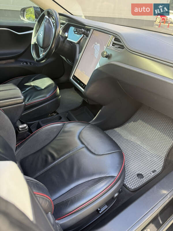 Ліфтбек Tesla Model S 2013 в Києві