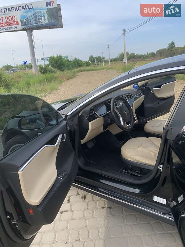 Ліфтбек Tesla Model S 2013 в Львові