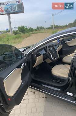 Лифтбек Tesla Model S 2013 в 