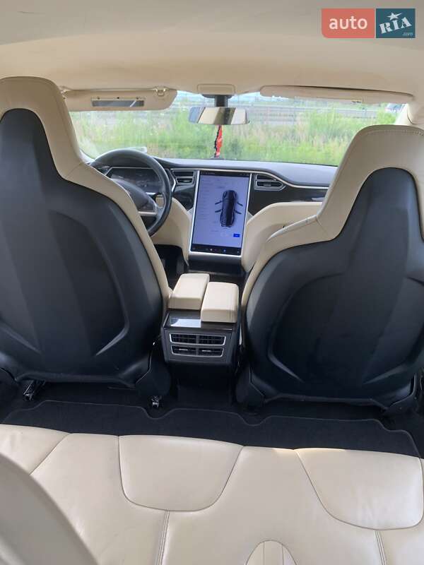 Ліфтбек Tesla Model S 2013 в Львові