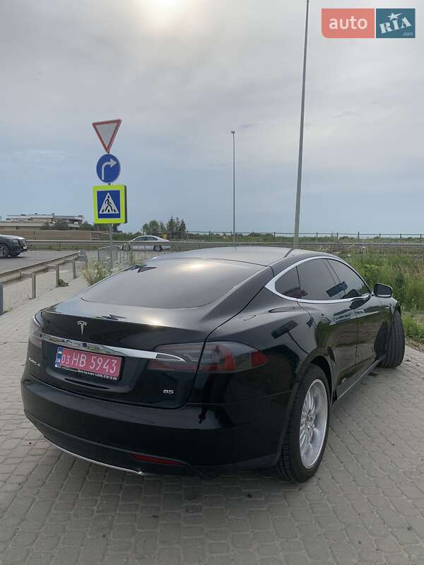 Ліфтбек Tesla Model S 2013 в Львові